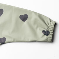 Haklapp med ärm & vattenavvisande ficka - Green hearts