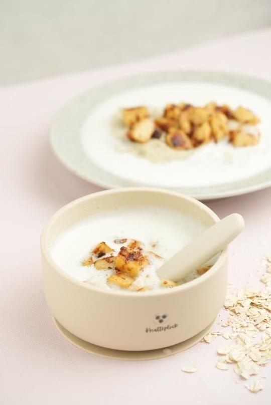 Steka kaneläpplen till gröt