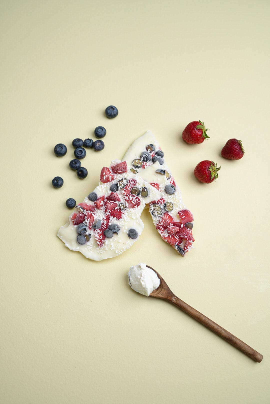 Yoghurtbark med bär