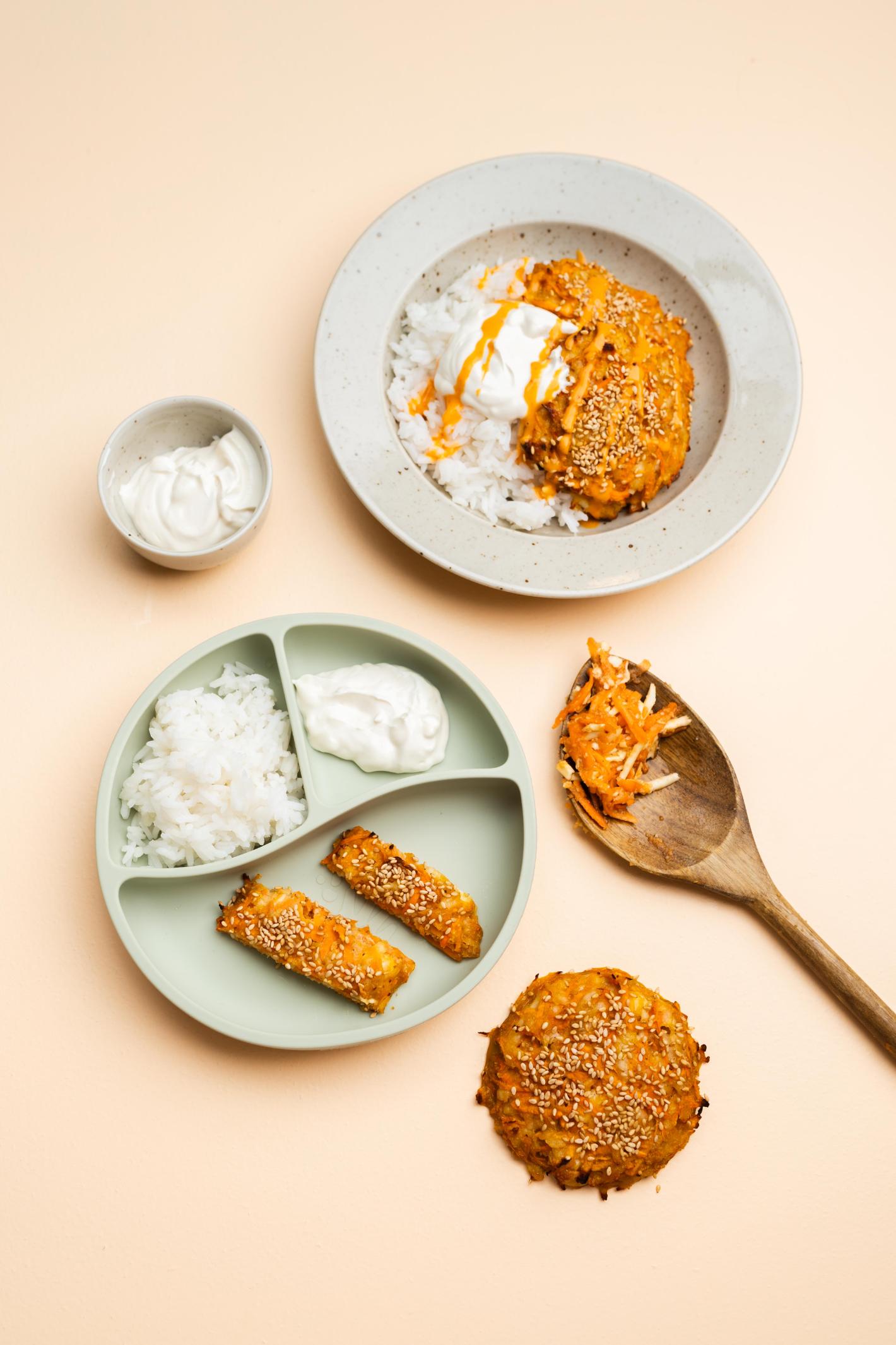 Sötpotatis- & morotsfritters med halloumi