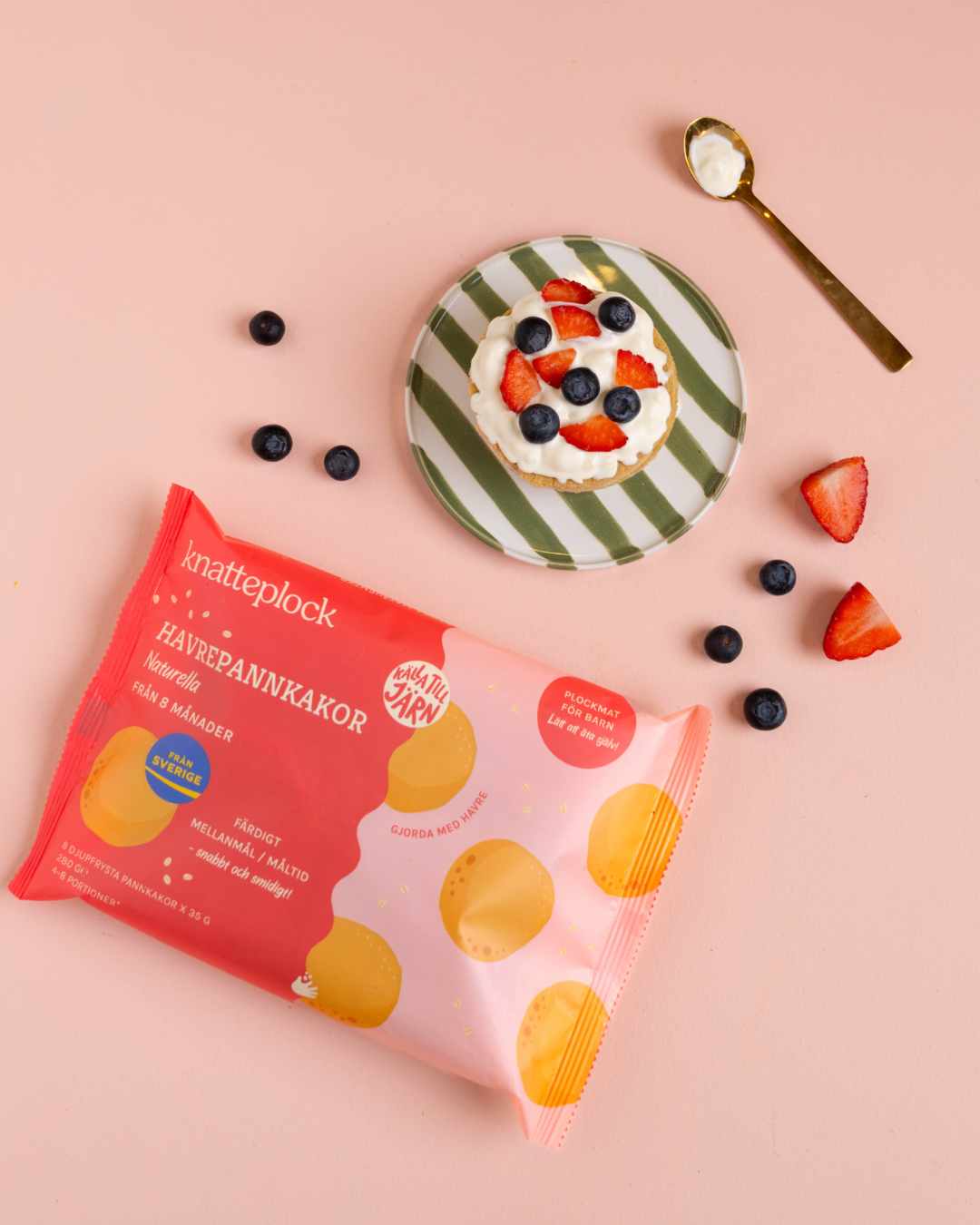 Pannkakstårta med chia- och blåbärssylt