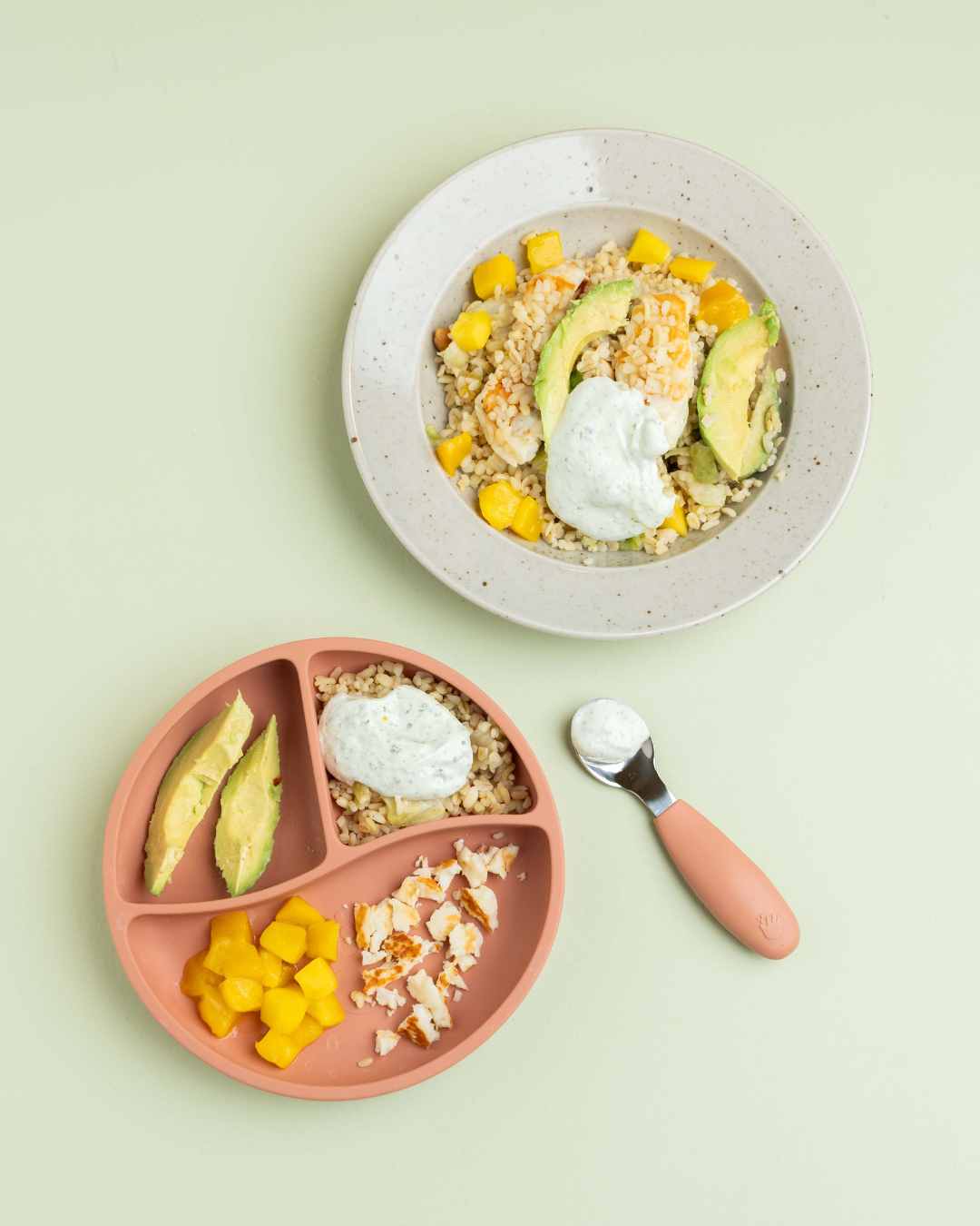 Ljummen Mango - och halloumisallad med basilikasås