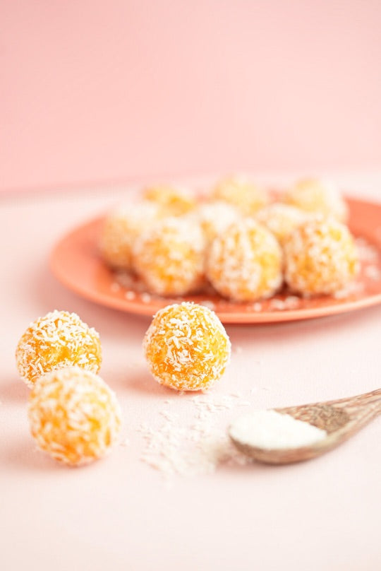 Aprikosbollar med citron och kokos