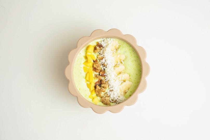 Smoothie med gröna ärtor och mango