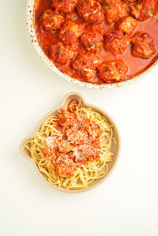 Kycklingfrikadeller i tomatsås och spagetti