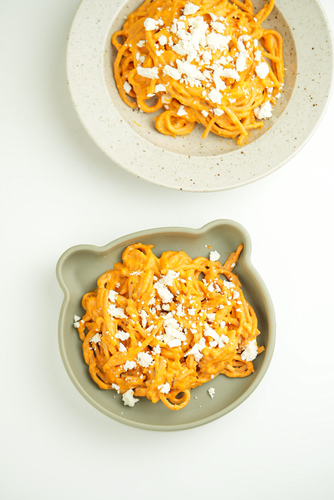 Sötpotatispasta med paprika och sesam