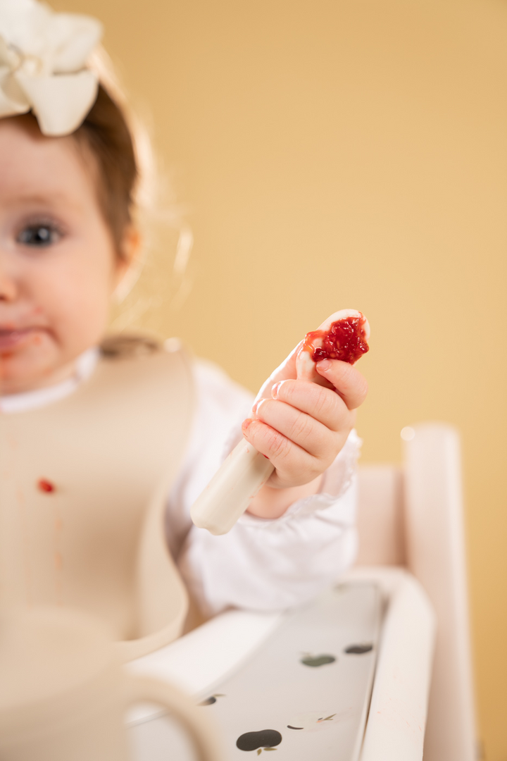 Lär ditt barn att äta självständigt med sked