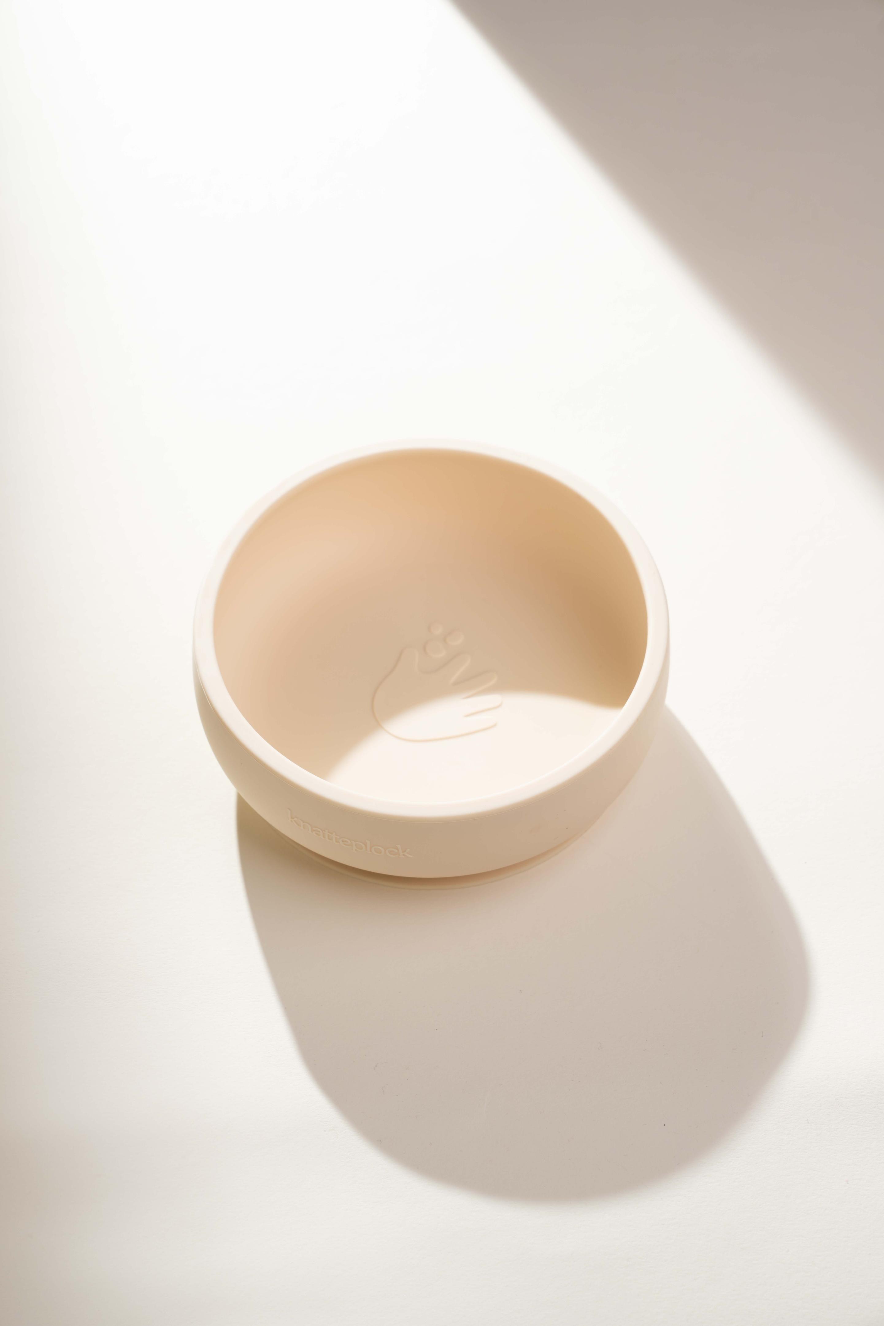 Barnskål  silikon med sugpropp i light sand 