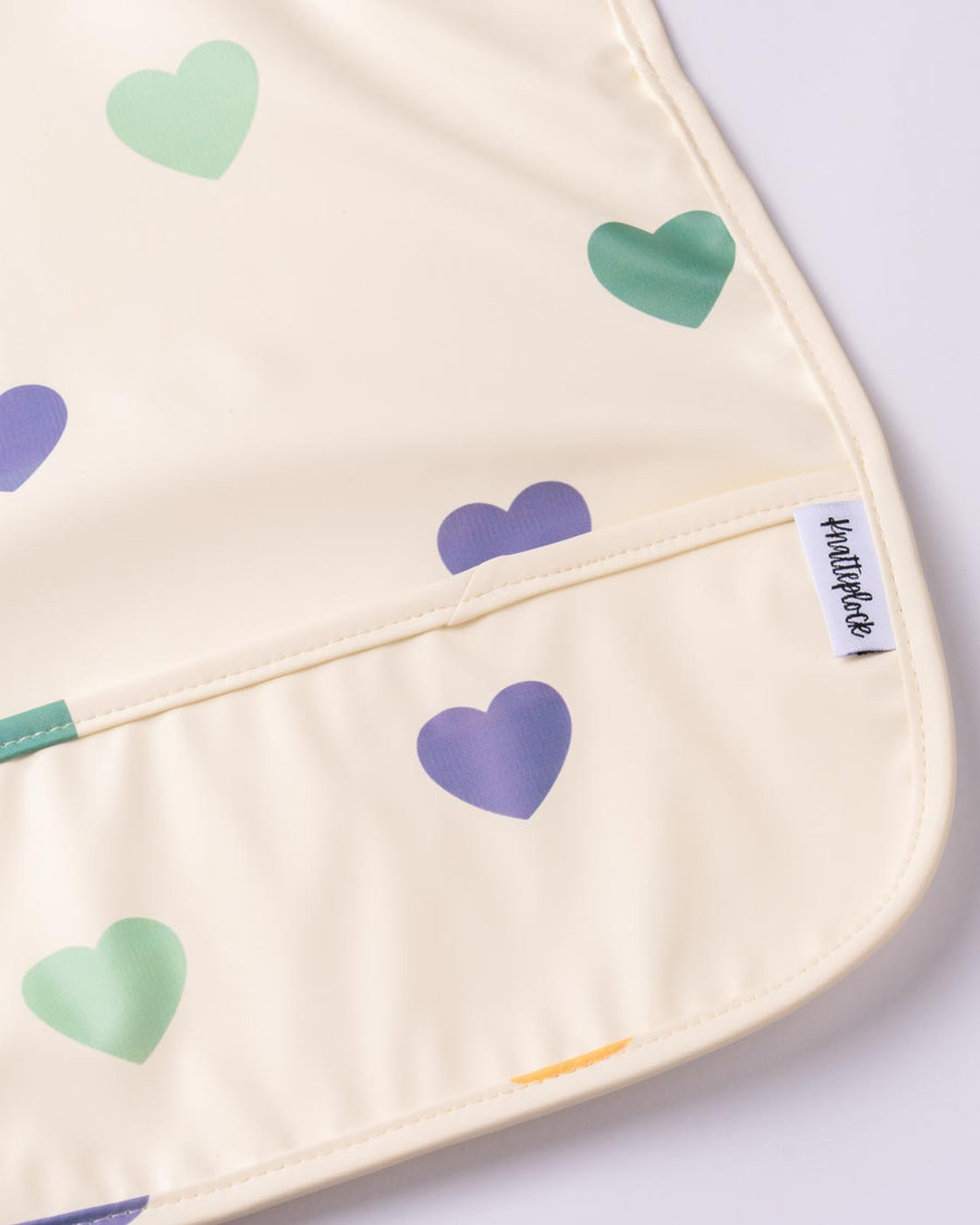 Haklapp utan ärm med vattenavvisande ficka - Color hearts