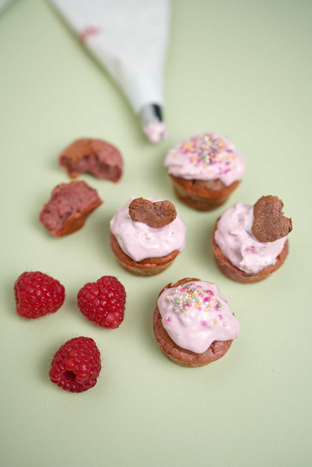 Halloncupcakes minimuffinsform knattelock