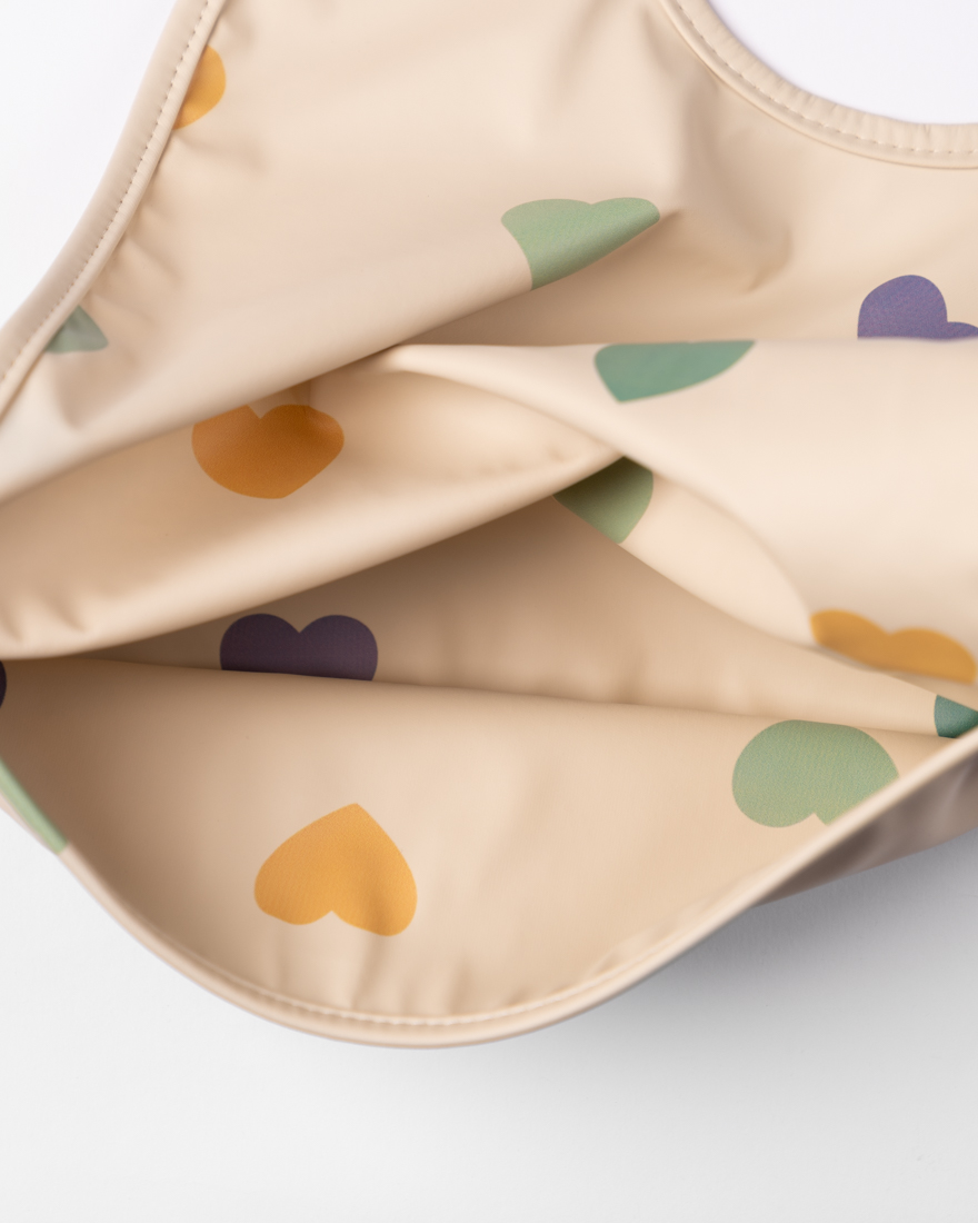 Bib with sleeves - Color hearts