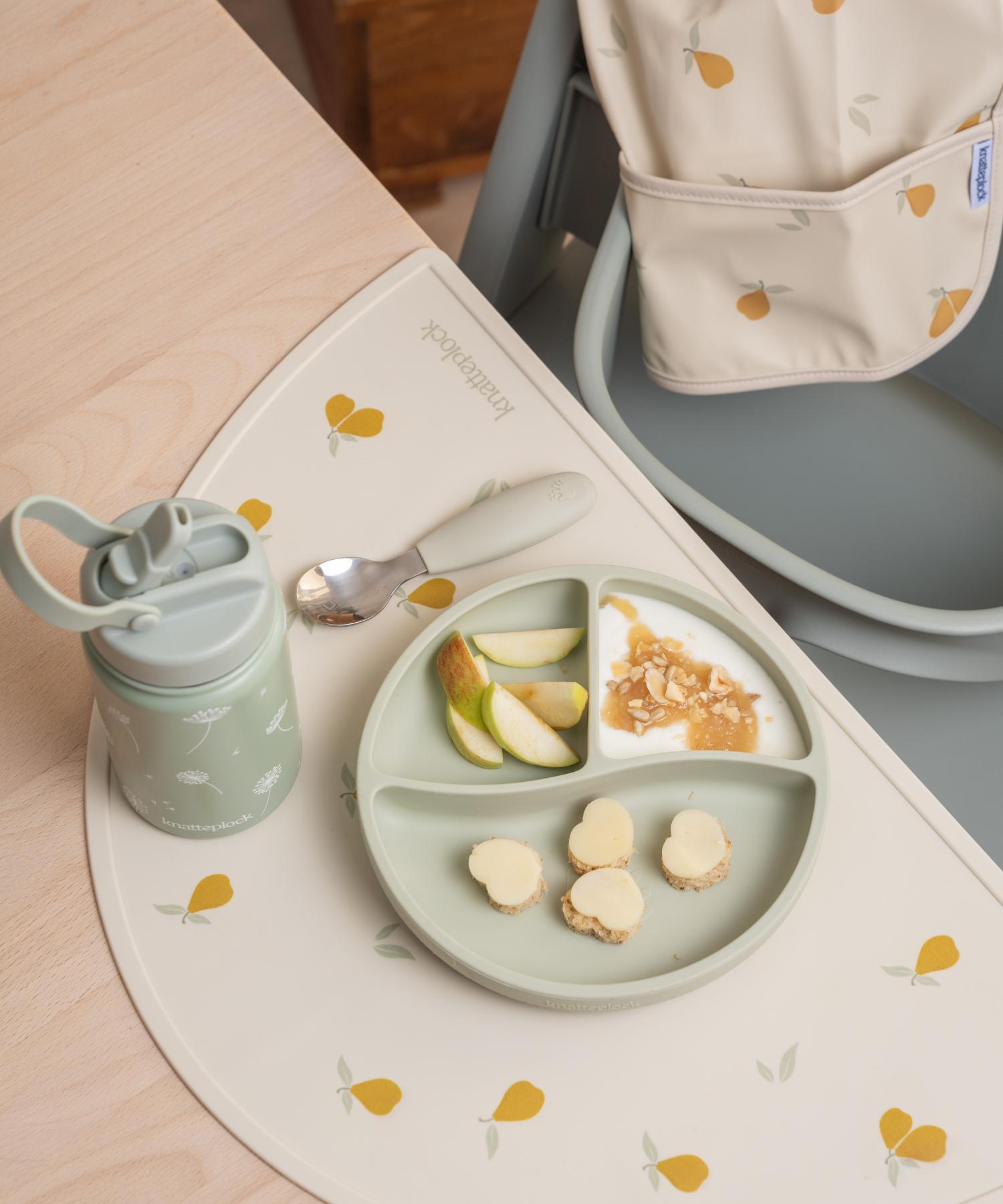uppdelad barntallril warm pistachio knatteplock 
