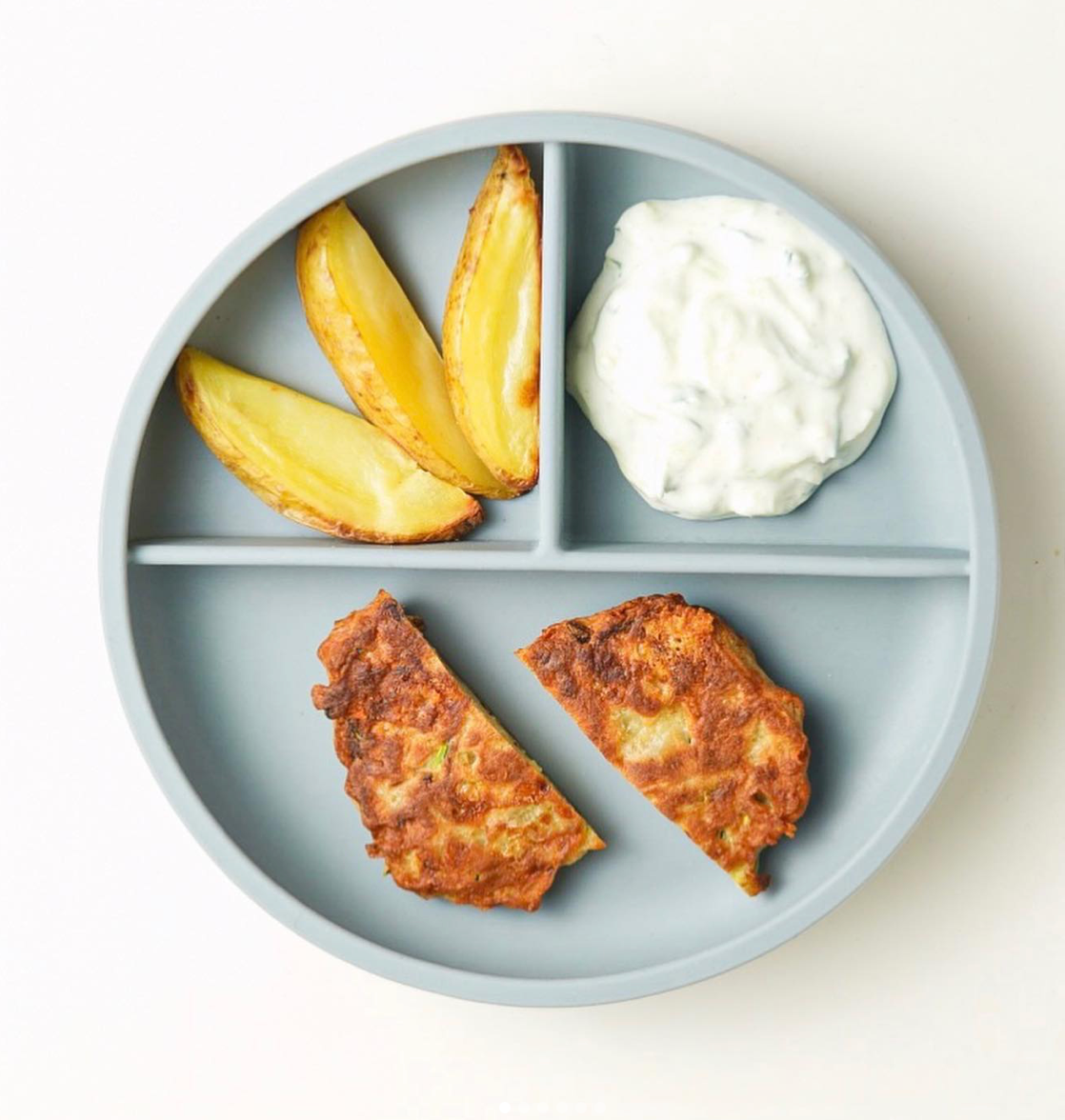 Zucchinifritters med tzatziki & ugnsstekt potatis